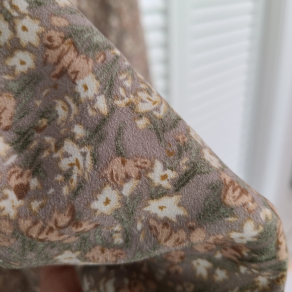 Simplee Retro pleated v-neck buttons A-line floral dress Large Sage/Tan - Picture 6 of 6